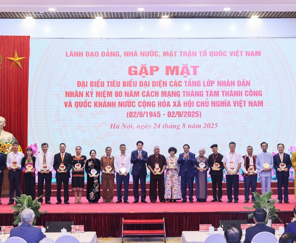 Doanh nhân Đỗ Quang Hiển được vinh danh nhờ thành tích xuất sắc đóng góp cho cộng đồng