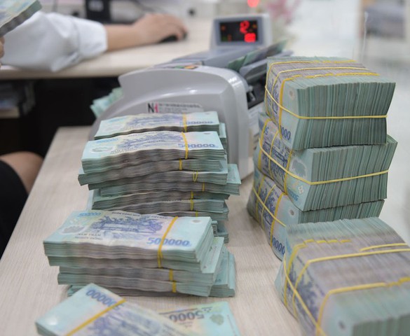Động thái đáng chú ý của các ngân hàng thương mại trước áp lực siết chặt tỷ lệ an toàn vốn