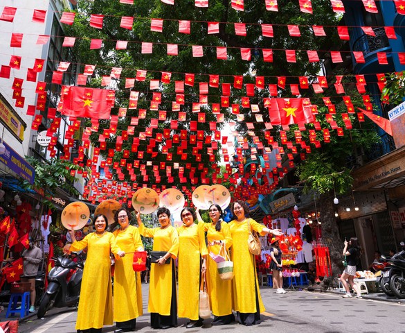 Vàng vàng bay, đẹp quá, sao sao ơi!