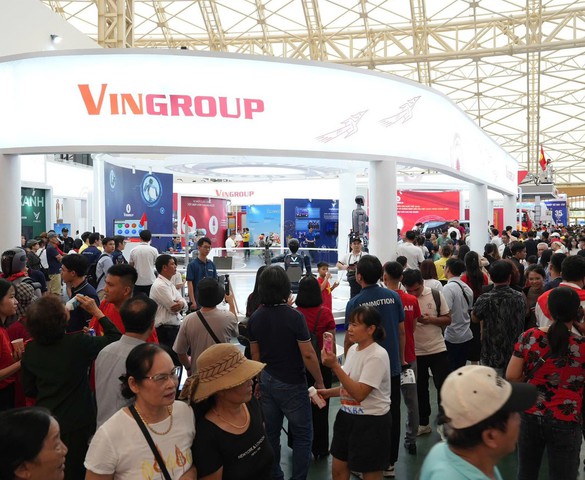 Hơn 230.000 khách đến VEC ngày khai mạc Triển lãm thành tựu đất nước: “Bằng chứng sống” cho tiềm năng sinh lời của Boutique Gate