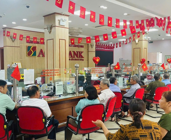 Agribank làm việc xuyên lễ để đảm bảo tặng quà kịp 
thời cho người dân dịp Quốc khánh 2/9