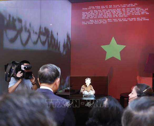 Tổng Bí thư Tô Lâm dâng hương tưởng niệm Chủ tịch Hồ Chí Minh tại Di tích nhà số 48 Hàng Ngang