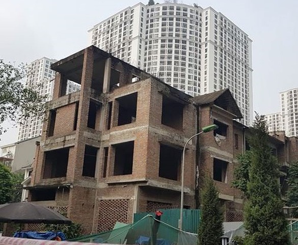 Xử phạt, ra thời hạn tháo dỡ công trình ngang nhiên chồng tầng sát Hồ Gươm