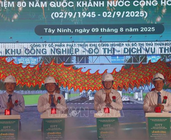 Khởi công dự án hạ tầng hơn 170ha Khu công nghiệp Thủ Thừa