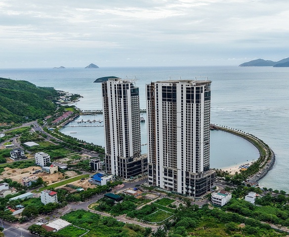 Siêu cao ốc bỏ hoang bên vịnh Nha Trang rơi vào vòng xoáy nợ nần