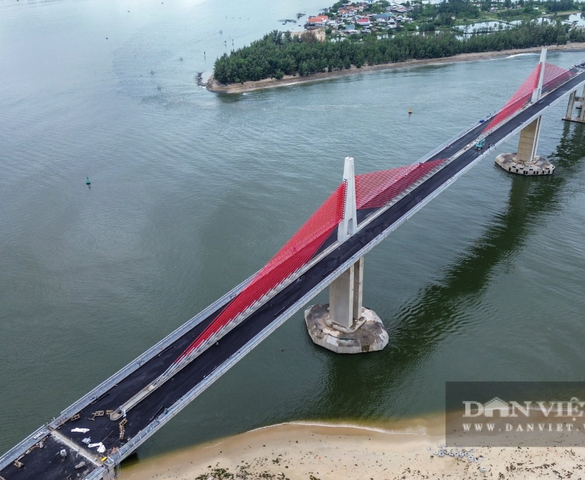 Ngày mai, cầu vượt cửa biển dài nhất miền Trung chính thức thông xe