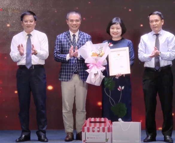 Cuộc thi viết "Cha và con gái" lần 3: Gần 1.000 tác phẩm dự thi từ khắp mọi miền Tổ quốc