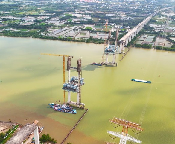 Sắp thành hình cầu dây văng tĩnh không cao nhất Việt Nam, kết nối đến siêu sân bay 16 tỷ USD