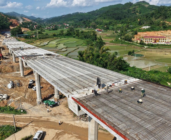 Chỉ ít tháng nữa, cao tốc 23.000 tỷ rút ngắn nửa thời gian kết nối Thủ đô với tỉnh giáp Trung Quốc sẽ thông xe