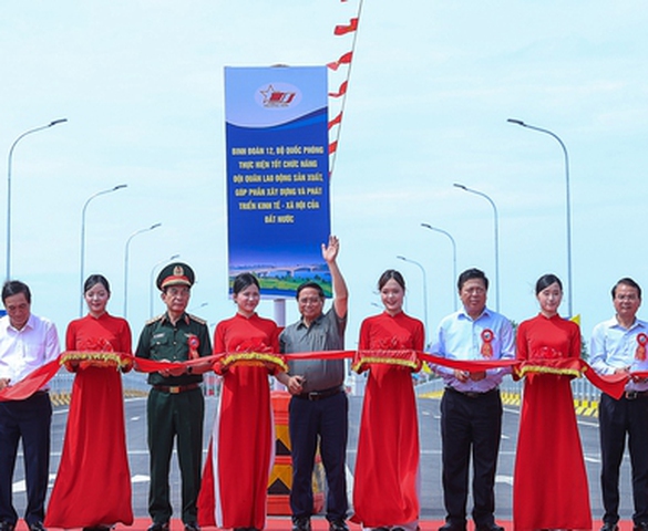 Thủ tướng: Khai thác cầu Phong Châu mới 'xứng đáng với mong mỏi và những giọt nước mắt của người dân'