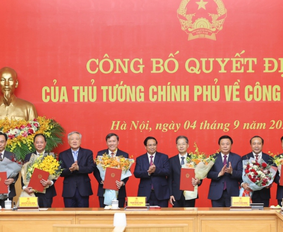 Thủ tướng trao quyết định bổ nhiệm lãnh đạo 8 bộ, cơ quan