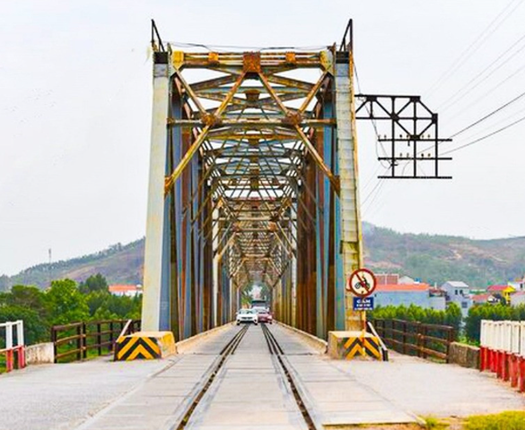 5 tháng nữa, cây cầu duy nhất ở Việt Nam có đường sắt chung đường bộ sẽ đi vào hoạt động