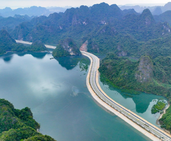 Tuyến đường bao biển dài gần 20km đẹp nhất Việt Nam, có hầm xuyên núi lớn nhất miền Bắc do Đèo Cả thi công