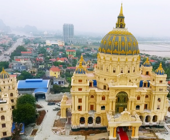 Tòa lâu đài tư nhân lớn nhất Đông Nam Á: Vốn đầu tư nghìn tỷ, kiến trúc mang đậm dấu ấn tôn giáo