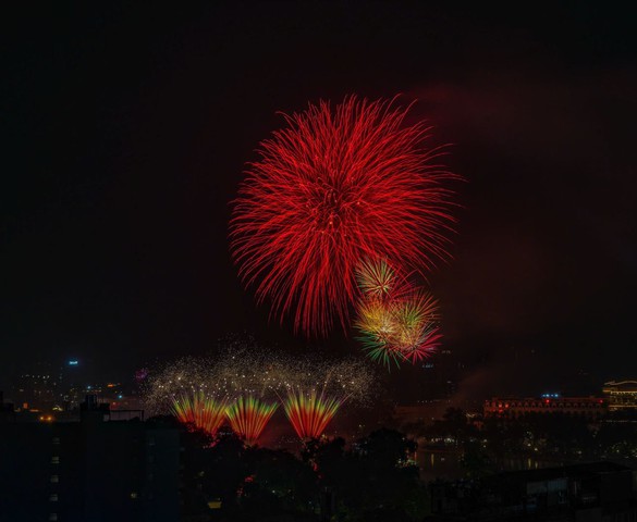 Hà Nội bắn pháo hoa 30 phút mừng thành công Đại hội XIV của Đảng
