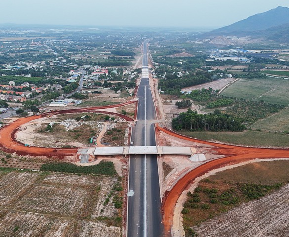 Chỉ hơn tháng nữa, tuyến cao tốc gần 18.000 tỷ kết nối 2 tỉnh thành giàu nhất Việt Nam sẽ đi vào khai thác