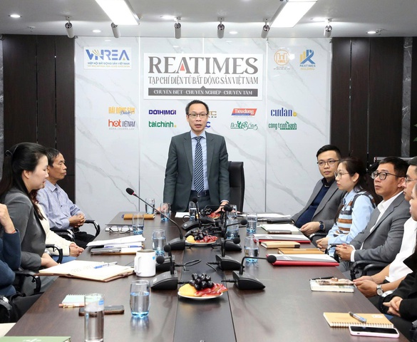 Chi bộ Tạp chí điện tử Bất động sản Việt Nam tổ chức Lễ kết nạp đảng viên mới