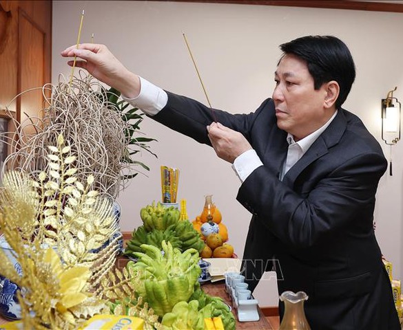 Chủ tịch nước Lương Cường dâng hương tưởng nhớ nguyên lãnh đạo Đảng, Nhà nước