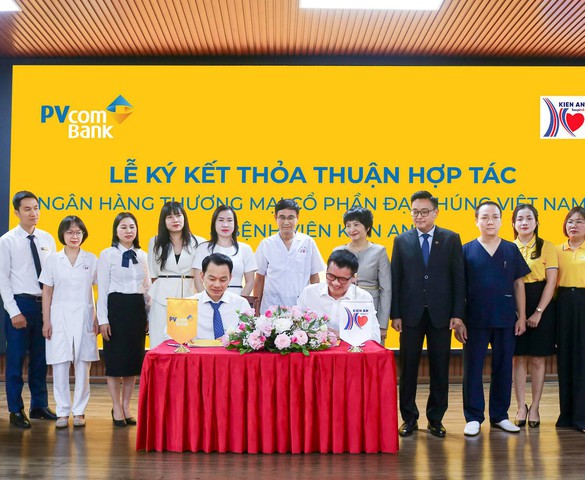 PVcomBank và Bệnh viện Kiến An ký kết thỏa thuận hợp tác, trao tặng xe ô tô phòng khám lưu động