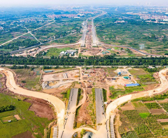 Cận cảnh đoạn Vành đai 4 phía Tây Hà Nội vừa thông xe 15km đường song hành