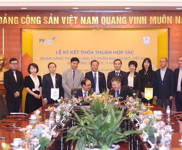 PVcomBank ký kết thỏa thuận hợp tác với Trường Đại học Y Hà Nội phát triển hệ sinh thái tài chính, y tế và giáo dục 