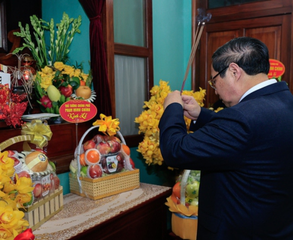 Thủ tướng Phạm Minh Chính dâng hương tưởng nhớ Chủ tịch Hồ Chí Minh