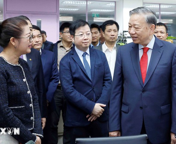 Tổng Bí thư Tô Lâm thăm, chúc Tết cán bộ, phóng viên VTV và VOV