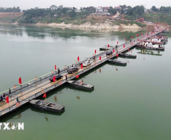 Thủ tướng gửi Thư khen các cơ quan, đơn vị làm cầu phao qua sông Lô