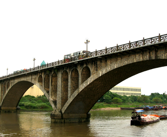Cây cầu vòm đá duy nhất Việt Nam: Kết nối trực tiếp 2 quốc gia, do nữ kiến trúc sư người Pháp thiết kế