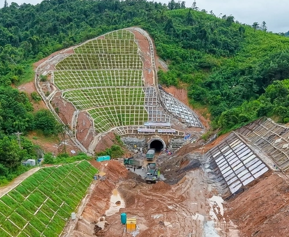 Sắp hoàn thành dự án 2.000 tỷ nắn thẳng cung đường sắt đẹp nhất thế giới của Việt Nam, rút ngắn thời gian di chuyển từ 1 giờ còn 10 phút