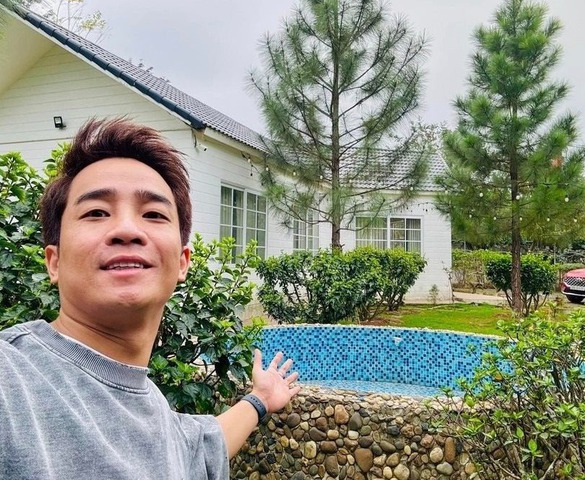 Nam nghệ sĩ đóng hài Tết xây nhà vườn gần 1.000m2 báo hiếu cha mẹ, khuôn viên rộng lớn trồng đủ cây trái
