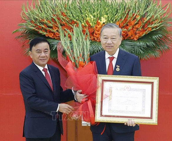 Lễ trao Huy hiệu 45 năm tuổi Đảng tặng Tổng Bí thư Tô Lâm