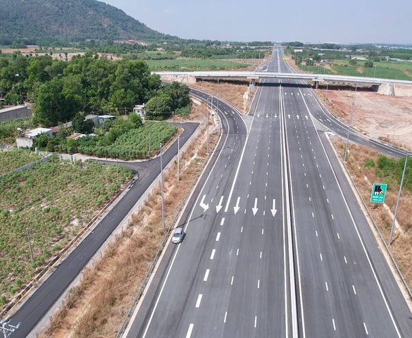 Đề xuất khai thác tạm 18km cao tốc 21.000 tỷ nối hai tỉnh, thành giàu nhất Việt Nam trước Tết Nguyên đán