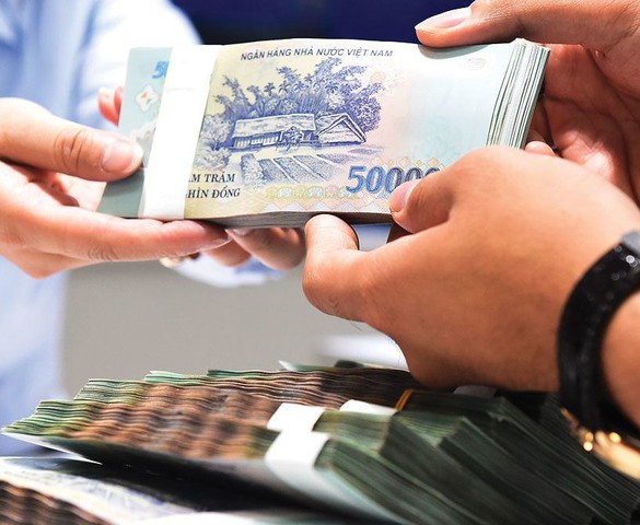 Lãi suất tăng vọt, chủ đầu tư "căng mình" giữ thanh khoản