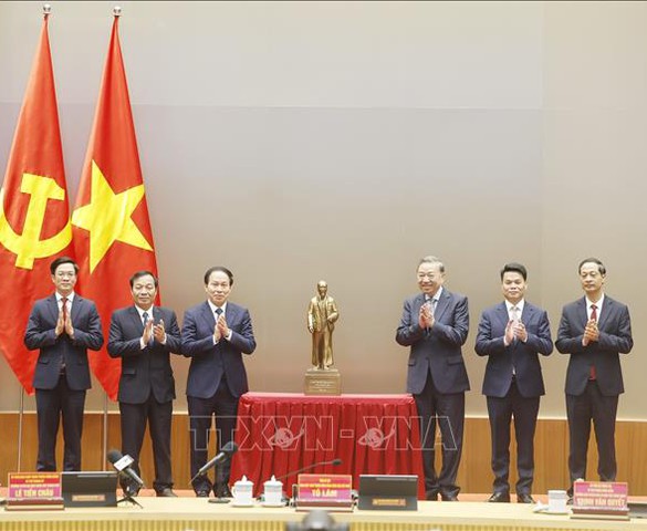 Tổng Bí thư Tô Lâm: Xây dựng thành phố Hải Phòng trở thành trung tâm công nghiệp và cảng biển hiện đại