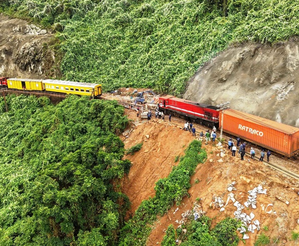 Đường sắt qua đèo đẹp nhất Việt Nam chính thức thông tuyến trở lại