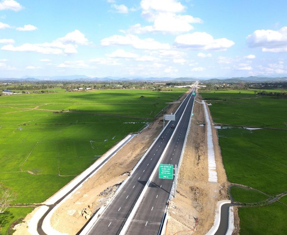 Chỉ 6 tháng nữa, chính thức thông xe tuyến cao tốc ‘rừng - biển’ đầu tiên của Việt Nam