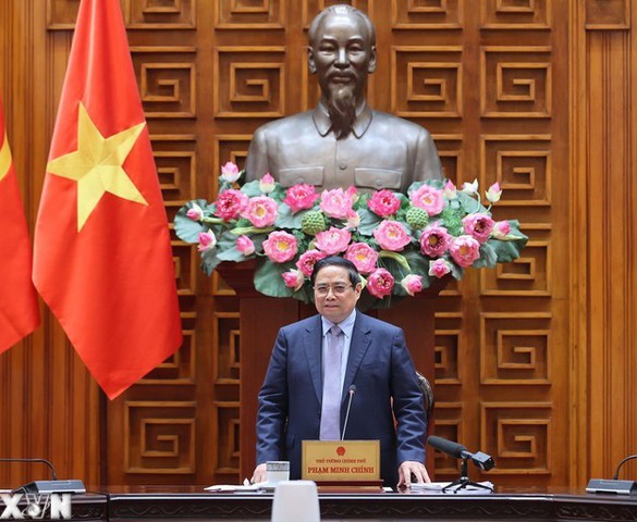 Thủ tướng: Dứt khoát không để thiếu xăng dầu cho sản xuất, kinh doanh, tiêu dùng