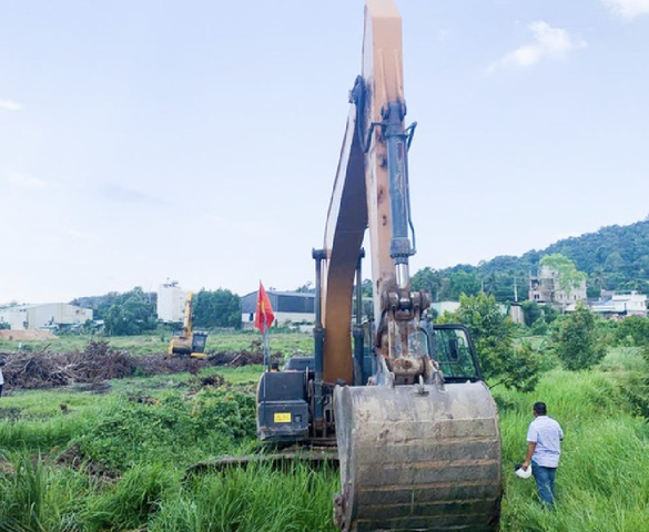 Cưỡng chế 16.000m2 đất của bà Y.