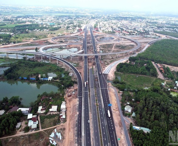 Chỉ vài ngày nữa, chính thức khai thác 37km cao tốc 18.000 tỷ kết nối 2 tỉnh thành giàu nhất Việt Nam