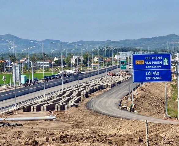 Sắp thông xe cao tốc gần 11.000 tỷ với 1 hầm xuyên núi, góp phần nối thông miền Trung