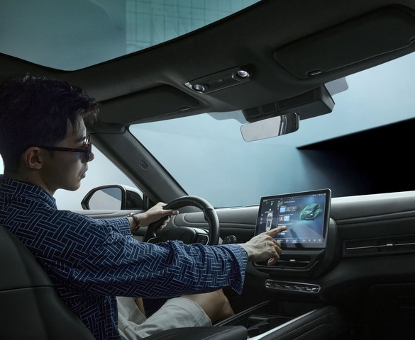 "Hô biến" khoang xe thành trung tâm giải trí, VF Connect được lòng chủ xe VinFast