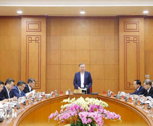 'Khắc phục tình trạng thừa người quen việc cũ nhưng thiếu người làm việc mới'