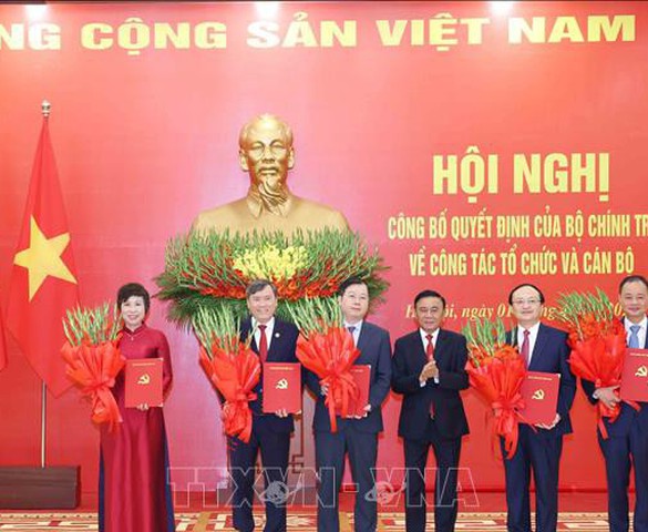 Hội nghị công bố Quyết định của Bộ Chính trị về công tác tổ chức và cán bộ của 5 cơ quan