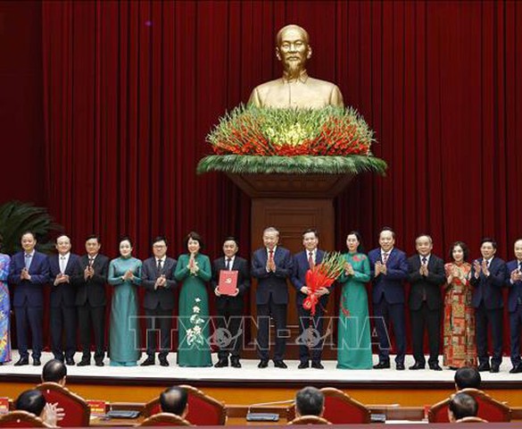 Hội nghị công bố Quyết định của Bộ Chính trị về công tác cán bộ