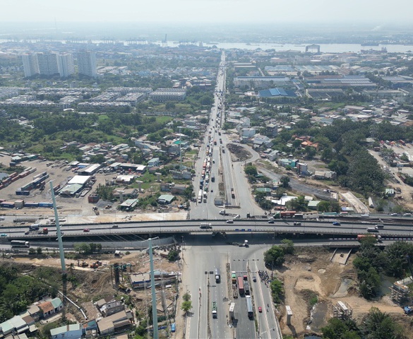 Sắp hoàn thành nút giao thông 4 tầng đầu tiên của TP. HCM, giúp giải cứu kẹt xe cửa ngõ phía Đông
