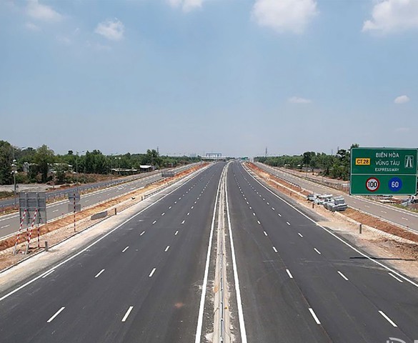 Chỉ hơn 10 ngày nữa, sẽ chính thức thông xe 18km tuyến chính cao tốc nối 2 tỉnh thành giàu nhất Việt Nam