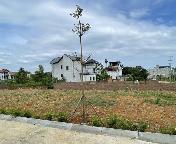 Đất nền ven đô lặng sóng, giá vẫn neo cao