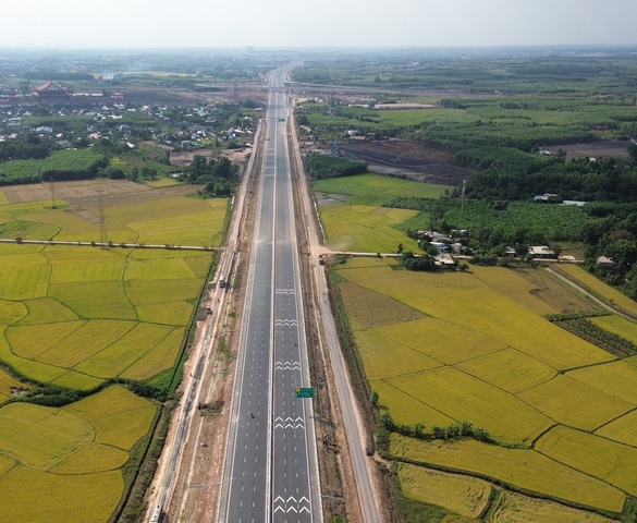 Chỉ 7 ngày nữa, Việt Nam sẽ chính thức thông xe tuyến cao tốc 18.000 tỷ kết nối 2 tỉnh thành giàu nhất cả nước