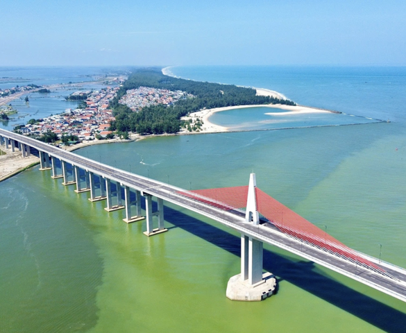 Ngày mai, cây cầu vượt biển dài nhất miền Trung chính thức thông xe, kết thúc hơn 100 năm di chuyển bằng đò của người dân đôi bờ